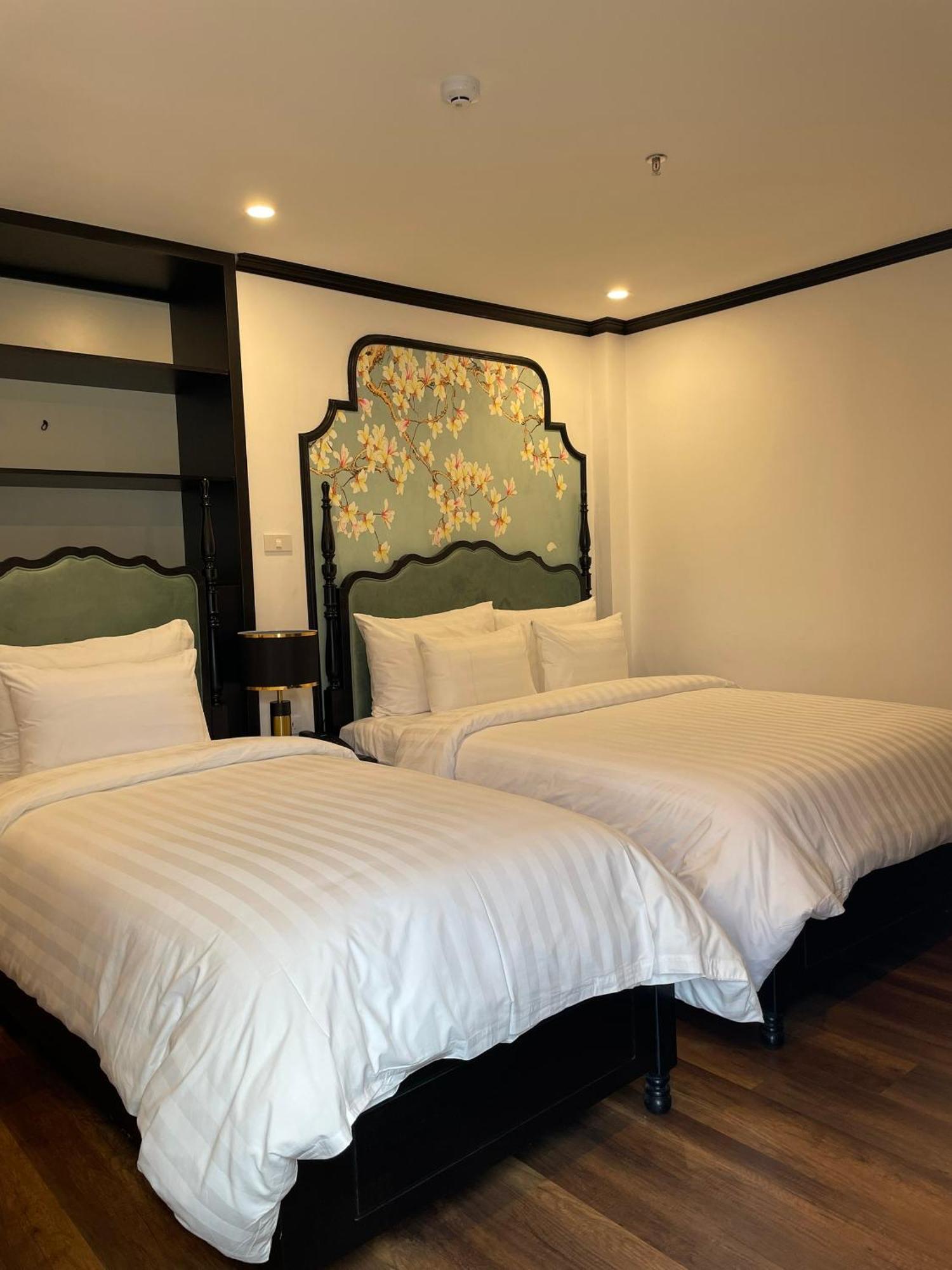 Aquarius Premium Hotel Hanoi Esterno foto