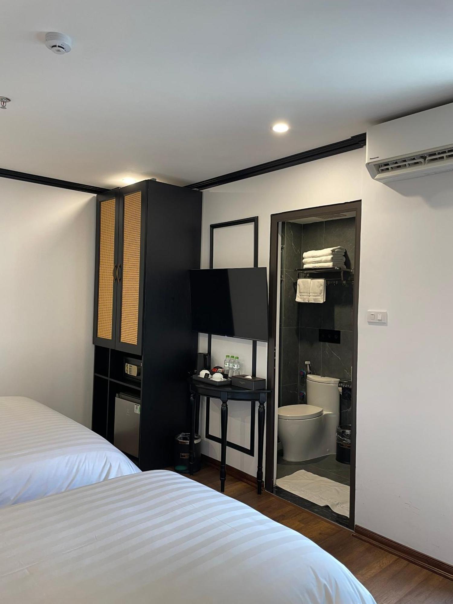 Aquarius Premium Hotel Hanoi Esterno foto