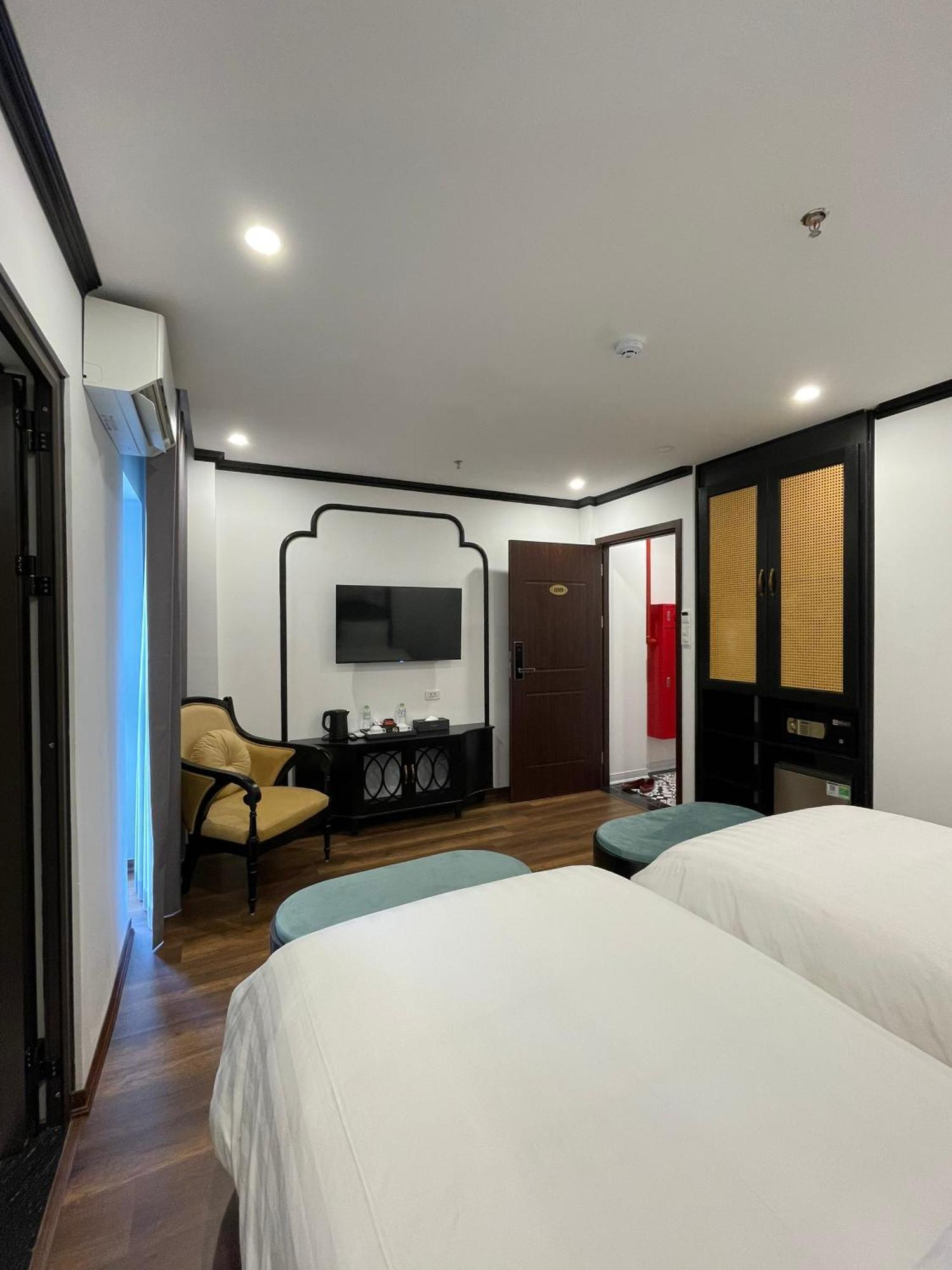 Aquarius Premium Hotel Hanoi Esterno foto